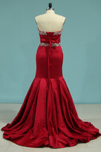 Load image into Gallery viewer, 2024 Lace Up Sweetheart Satin With Beading Prom Dresses Mermaid